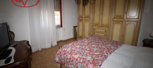 8-salle Villa à Montevarchi, Italy No. 235590 11