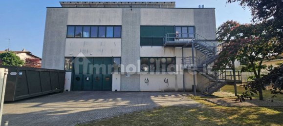 Almacén de 2 habitaciónes en Gallarate, Italy No. 260725 2