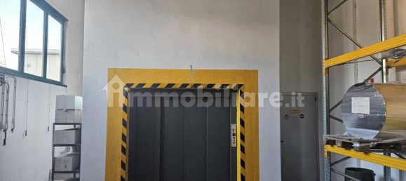 Almacén de 2 habitaciónes en Gallarate, Italy No. 260725 28