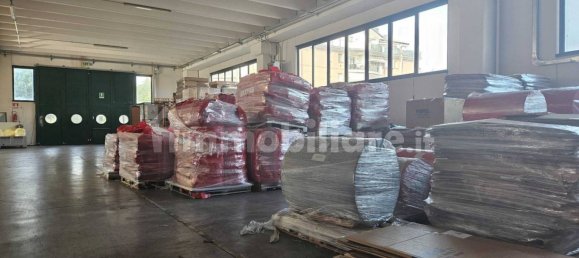 Almacén de 2 habitaciónes en Gallarate, Italy No. 260725 8