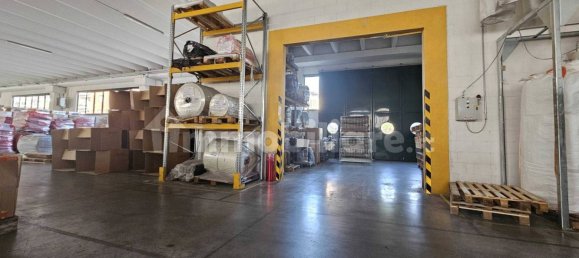 Almacén de 2 habitaciónes en Gallarate, Italy No. 260725 5