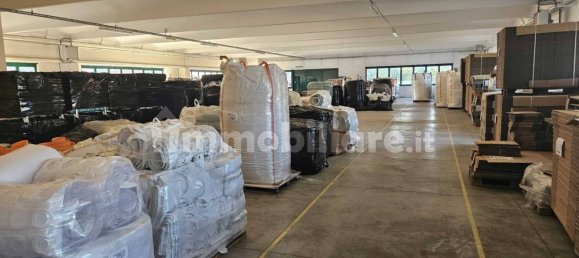 Almacén de 2 habitaciónes en Gallarate, Italy No. 260725 29