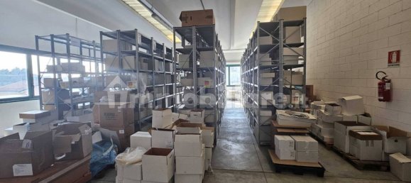 Almacén de 2 habitaciónes en Gallarate, Italy No. 260725 38