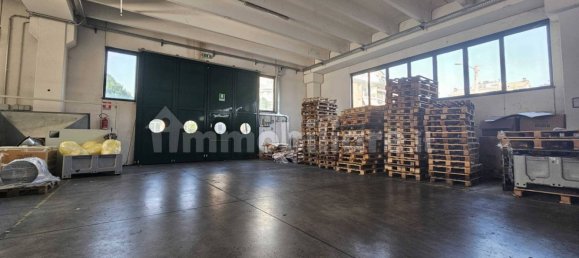 Almacén de 2 habitaciónes en Gallarate, Italy No. 260725 10