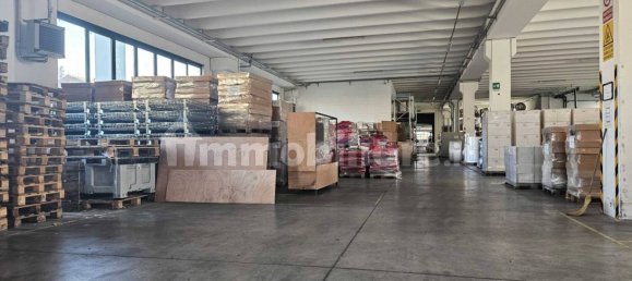 Almacén de 2 habitaciónes en Gallarate, Italy No. 260725 13