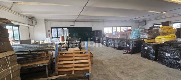 Almacén de 2 habitaciónes en Gallarate, Italy No. 260725 35