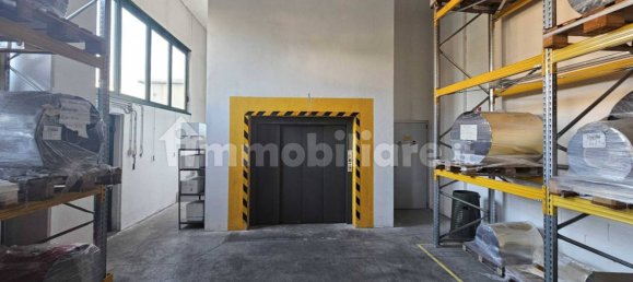 Almacén de 2 habitaciónes en Gallarate, Italy No. 260725 27