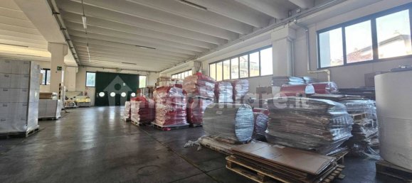 Almacén de 2 habitaciónes en Gallarate, Italy No. 260725 7