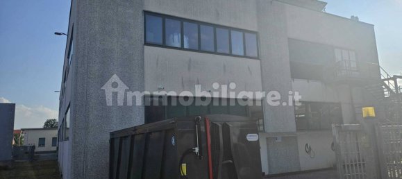 Almacén de 2 habitaciónes en Gallarate, Italy No. 260725 16
