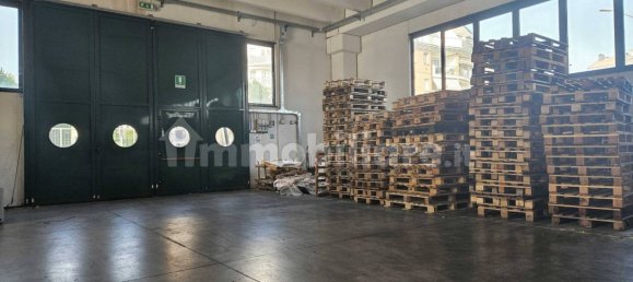 Almacén de 2 habitaciónes en Gallarate, Italy No. 260725 11