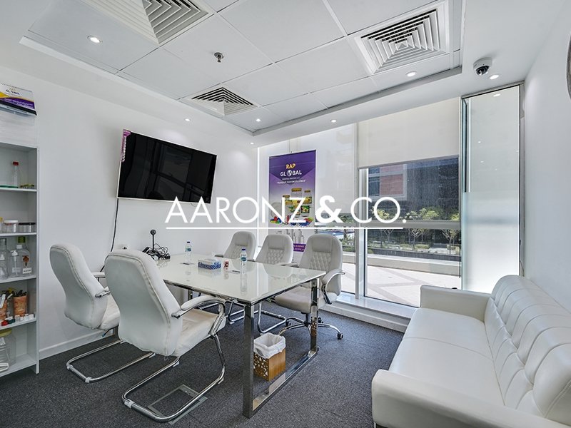 64m² Office in Business Bay, UAE No. 104353