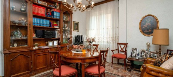 3 bedrooms Apartment in Sassuolo, Italy No. 258255 2