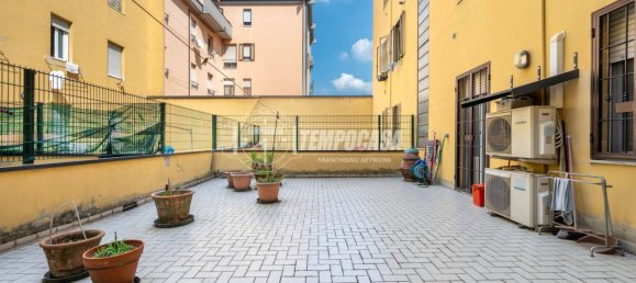 3 bedrooms Apartment in Sassuolo, Italy No. 258255 8