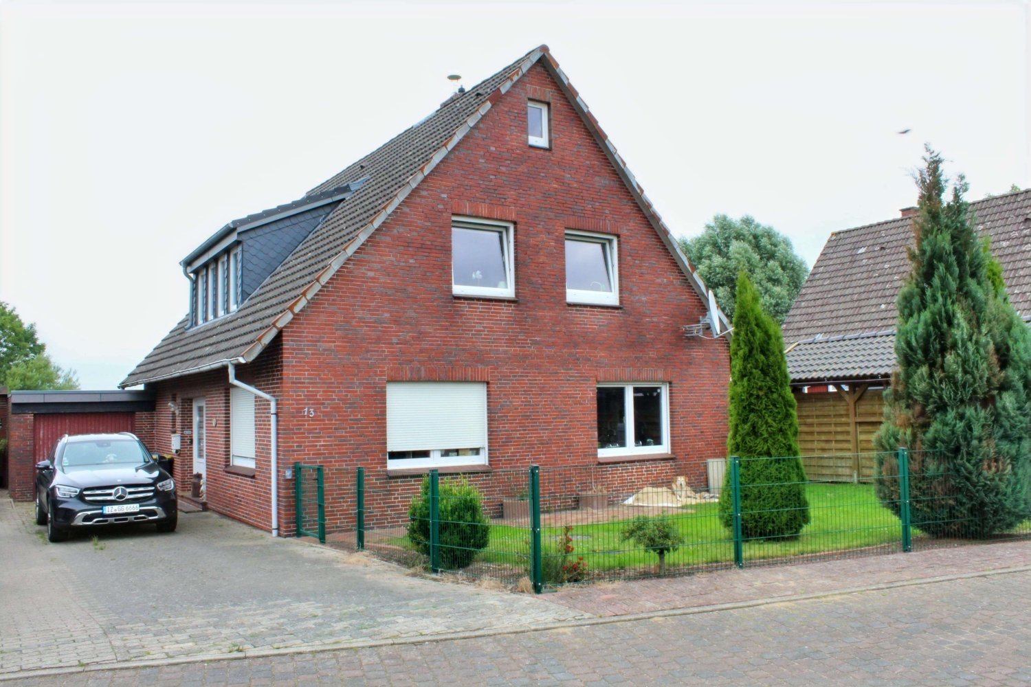 7 rooms House in Steinburg, Germany No. 225907