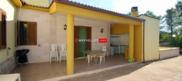 5 bedrooms Villa in Martina Franca, Italy No. 117769 2