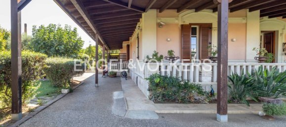 Вилла с 4 спальнями в Бари, Италия № 128079 20