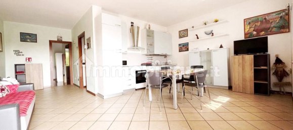 Apartamento de 2 dormitorios en Desenzano del Garda, Italy No. 322283 2