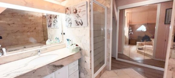 5 bedrooms House in Vaux-sur-Seine, France No. 281305 11