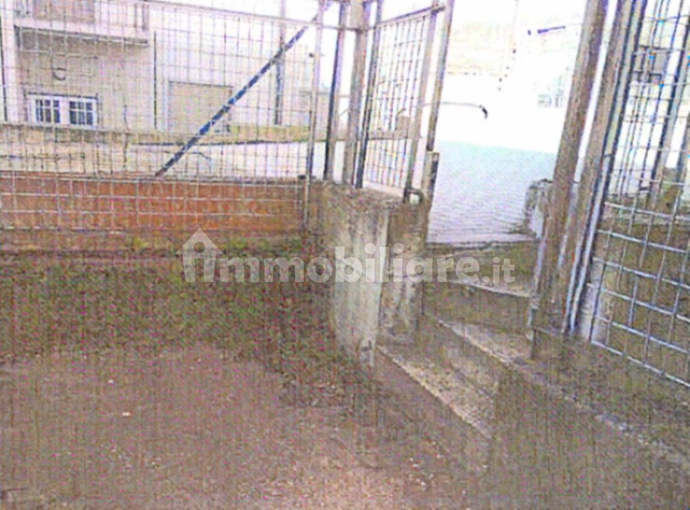 5-salle Entrepôt à Varese, Italy No. 94079