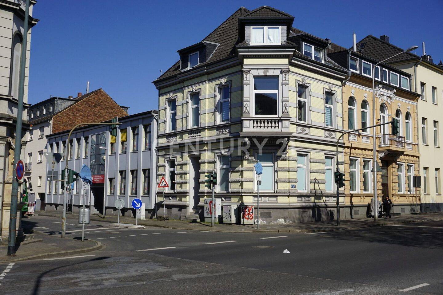 Здание с 11 комнатами в Дюрен, Германия № 272012