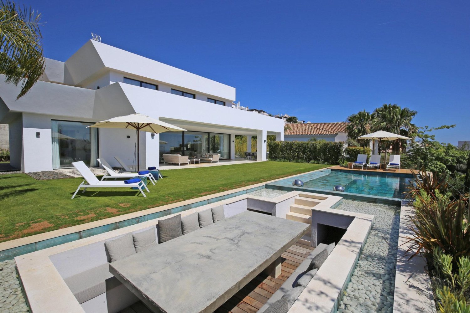 5 bedrooms Villa in Malaga, Spain No. 116681
