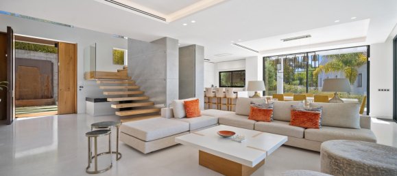 5 bedrooms Villa in Malaga, Spain No. 116681 8