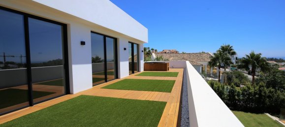 5 bedrooms Villa in Malaga, Spain No. 116681 23