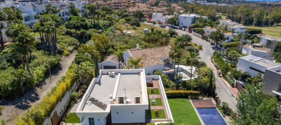 5 bedrooms Villa in Malaga, Spain No. 116681 4