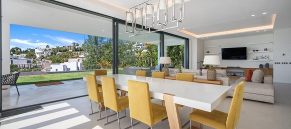 5 bedrooms Villa in Malaga, Spain No. 116681 12