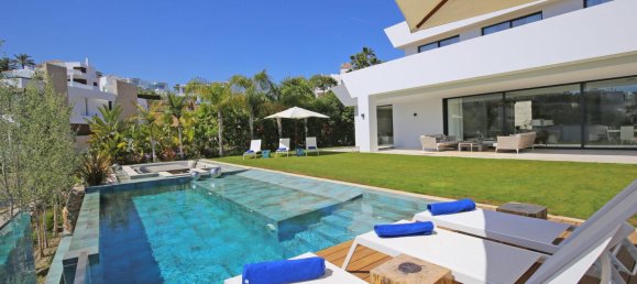 5 bedrooms Villa in Malaga, Spain No. 116681 5