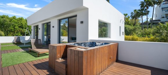 5 bedrooms Villa in Malaga, Spain No. 116681 6