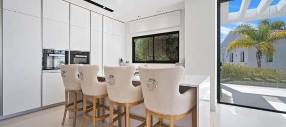 5 bedrooms Villa in Malaga, Spain No. 116681 13