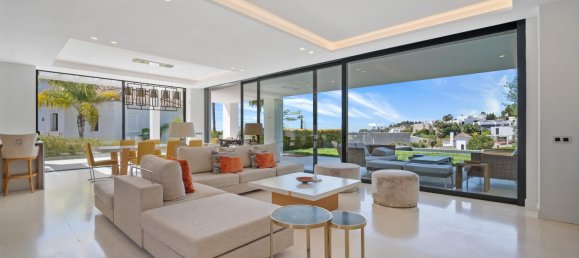 5 bedrooms Villa in Malaga, Spain No. 116681 11