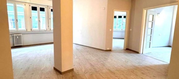 5 غرف نوم شقة في Varese, Italy رقم 363469 6