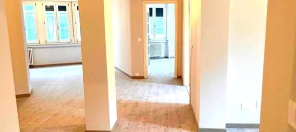 5 غرف نوم شقة في Varese, Italy رقم 363469 8