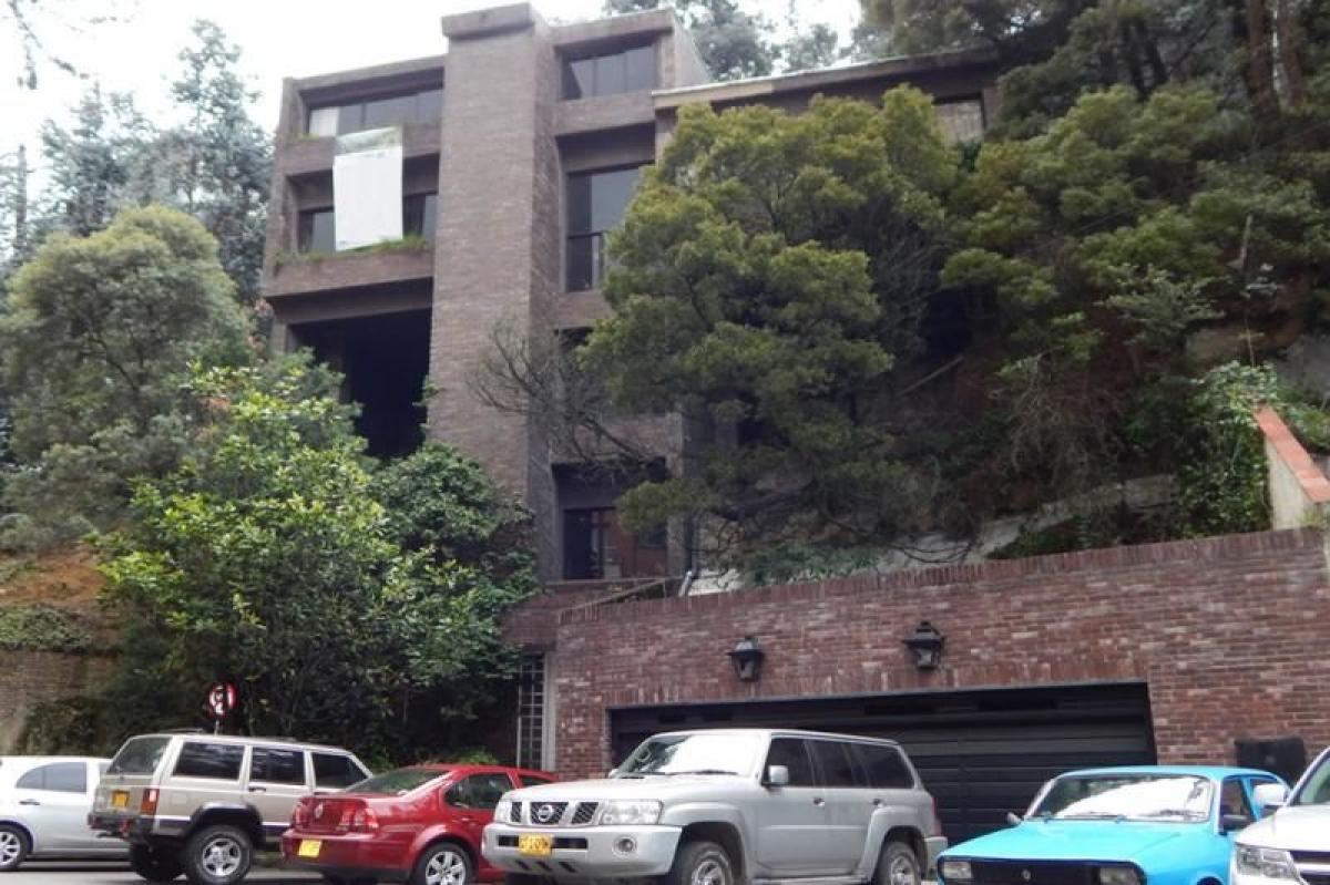 Casa de 4 dormitorios en Bogotá, Colombia No. 9711