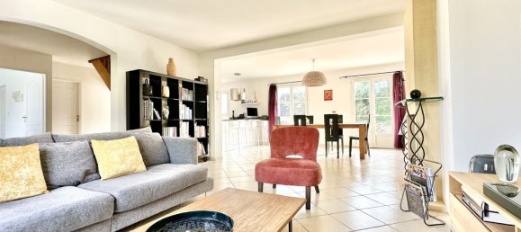 4 bedrooms House in Senlis, France No. 71352 5