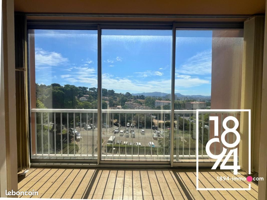 Квартира с 3 спальнями в Марсель, Франция № 340890