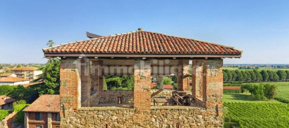 3 bedrooms House in Mapello, Italy No. 266867 2