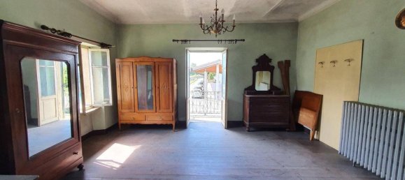 17 rooms House in Monchiero, Italy No. 25518 11