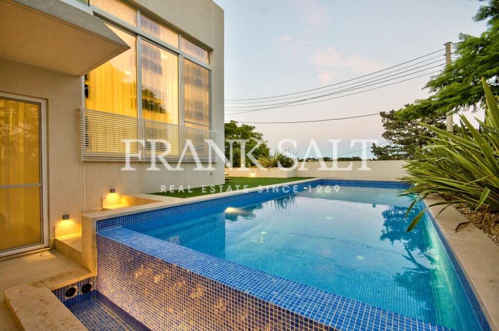 4 bedrooms Villa in Iklin, Malta No. 8683