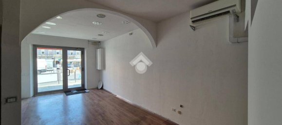 Gewerbliche Immobilie in Sarzana, Italy 43m², Nr. 76956 4