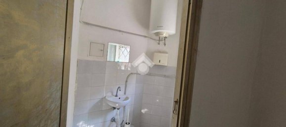 Gewerbliche Immobilie in Sarzana, Italy 43m², Nr. 76956 8