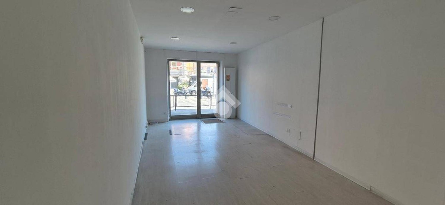 Gewerbliche Immobilie in Sarzana, Italy 43m², Nr. 76956