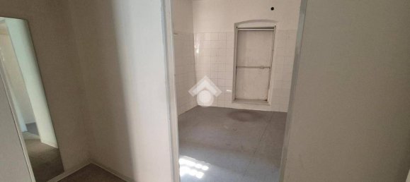 Gewerbliche Immobilie in Sarzana, Italy 43m², Nr. 76956 9