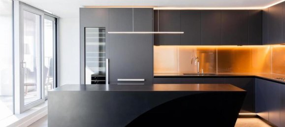 2 bedrooms Condo in British Columbia, Canada No. 199 5