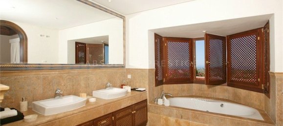 5 bedrooms Villa in Benahavis, Spain No. 89181 7