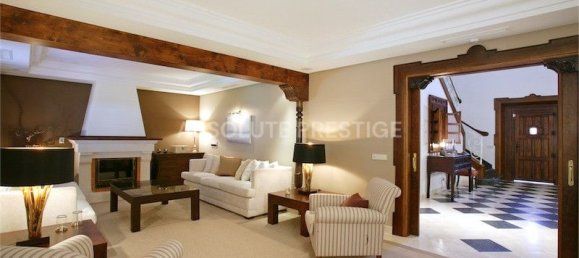 5 bedrooms Villa in Benahavis, Spain No. 89181 3