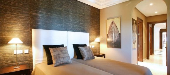 5 bedrooms Villa in Benahavis, Spain No. 89181 8