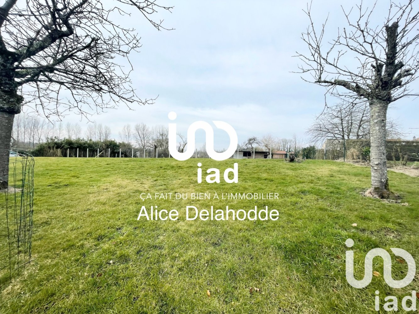 877m² Land in Condette, France No. 88913